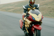 【仮面ライダー】スーツアクターさんってバイクも乗れなきゃいけないの？