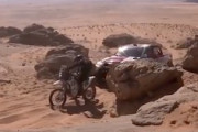【動画】ダカールラリーでトヨタのドゥビリエがひき逃げ。救護義務違反でペナルティを受ける。