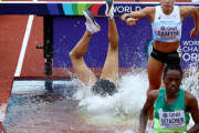 【悲報】世界陸上の3000m障害女子で水濠に頭から突っ込んでしまう