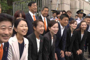 参政党の新人議員が集団で初登院　神谷代表も同行　男性議員はオレンジネクタイで揃え　塩入議員には核武装発言の質問も