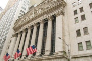 ニューヨーク証券取引所､1日22時間取引に 2025年実施目指す