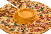 【朗報】ドミノピザさん、バカみてえなピザを開発してしまう
