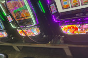 【悲報】スーパーリオエース2さん、導入2日目なのに誰も座っていない寂しすぎる状況が投下される