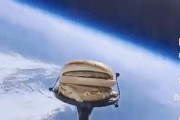 ハンバーガー宇宙まで飛んだ模様