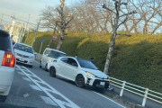 【画像】スポーツカーが事故起こして大渋滞できてたｗｗｗｗｗｗｗｗｗｗｗｗｗ