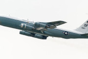 北朝鮮の監視？米軍嘉手納基地をWC-135W大気観測機が離陸…ネブラスカ州オファット空軍基地所属！