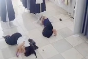 【動画】素早いアイツにパンツの中に進入された女さんがｗｗｗｗ