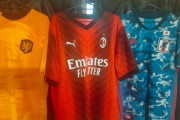【悲報】今頃ACミランのユニフォーム買った結果ｗｗｗｗｗｗｗｗｗ