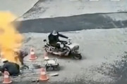 【動画】作業中に下水道を爆発させてしまう中国の事故がやべえｗｗｗｗ