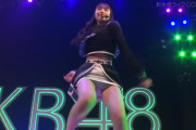 【gif】大盛まほぴょんのパンツが丸見え