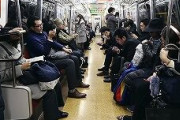 スマホが無かった2010年　電車時間に何やってた？