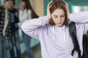 【衝撃】女の子の自閉症が少ない理由、「男の子の自閉症」と発生機序が違うからかもしれない