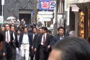 【画像】笑っていいとも出演時の安倍晋三（2014年）結構警備が厳重だった模様wwwwwwwwwwwwwwwwwww