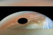 【画像】 木星に「巨大な黒い円」が出現　直径３５４０キロ