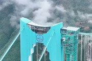中国の「世界で一番高い橋」の塔頂部、地上800mにカフェがオープン予定