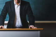 教師が危険！？　AIの影響を最も受ける職業TOP20が判明