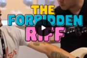 禁じられたギターリフをギター屋でやろうとするとこうなるらしい　海外の反応