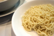 ラーメンの替え玉って明らかに最初に入ってる麺より多いよな
