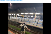 【悲報】痴漢殲滅系YouTuberに追い回されたオッサン、線路にダイブするｗｗｗｗ