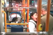 【動画】大阪、在日中国人の女性がバス車内で大暴れ！大声で喚き散らし大迷惑！