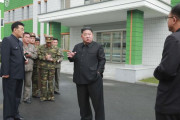 「タイルが平らになっていない」金正恩委員長が党幹部らを叱責…医療機器工場の視察で！