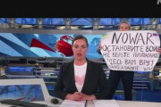 ロシア国営放送で「戦争やめて」と叫びながらスタジオに女性乱入「あなたは騙されている」