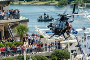 フロリダ州タンパの市街地で米特殊作戦部隊が救出作戦のデモンストレーションを披露！