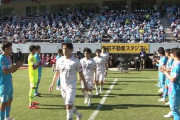 サガン鳥栖も“ガードオブオナー”！優勝決めた川崎フロンターレを整列＆拍手で出迎え