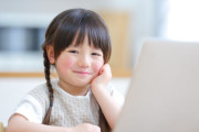 「子供は穴を見ると何かを入れたくなるもの」 学習用PCに意外なトラブル