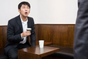 【悲報】新入社員さん、取引先で出されたお茶を飲む...
