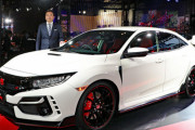 ホンダが2020年夏に発売する「シビック タイプR」のマイナーチェンジモデルを初披露