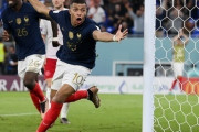 【エンバペ無双】フランス代表、エンバペ圧巻2ゴールでデンマークに2-1快勝！W杯決勝T進出が決定