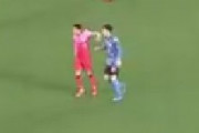 【サッカー日韓戦】韓国人選手が日本人選手を暴行・・・
