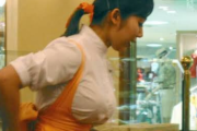 【画像】女さん、お乳の形が丸見えなドスケベ服を着てしまうｗｗｗｗｗｗｗ