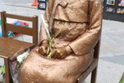 韓国の慰安婦像、1体あたり著作権料300万円 少なくとも売上2億7700万円 [6/27]
