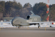 空自三沢基地に米国製無人偵察機「グローバルホーク」1機が到着…3機を配備予定！
