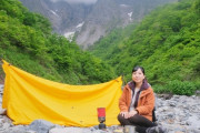 女性のソロキャンプや登山は危険？