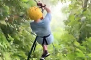 【動画】コスタリカのジップラインで珍しい事故。たぶん世界初。