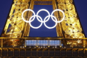 【賛否】パリ市長「オリンピックが大成功したので、エッフェル塔に五輪マーク残しときますねｗ」