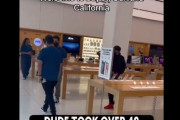 【悲報】黒人さん、店舗に展示されてるiPhoneを40台近く盗んでいってしまう