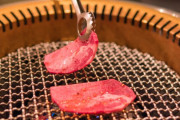 拷問係「調味料無しで肉だけで焼肉食え！！」