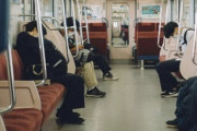 ワイ、電車の中で喧嘩になり説教する