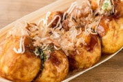 たこ焼きガキ連中「モチとかチーズも入れるやねぇ！w」俺「はいこれ全部捨てまーす」ﾎﾞﾄﾎﾞﾄ