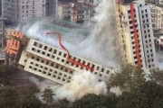 【動画あり】深セン華のランドマークタワーが地震でも無いのに突然大揺れ　近隣住民が一斉避難・・・