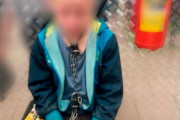 【虐待】父親に鎖に繋がれた10歳の少年がスーパーへ逃げ込み保護（ロシア）