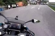 【動画】中国のバイク乗りさん、信じられない事故を起こすｗｗｗ