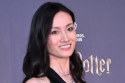 荒川静香、胸元大胆な黒のドレス姿　『ハリー・ポッター』新施設のレカペで杖の先まで艶やかに（写真 全4枚）