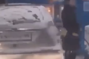 【悲報】女さん「車の給油口が凍ってる！ライターで溶かしたろ！」→結果ｗｗｗｗ