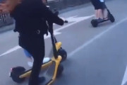 【動画】電動キックボード、危険すぎる