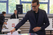 ポーランド総選挙でPiSが過半数を失う、POは野党連合による新政権を樹立を主張